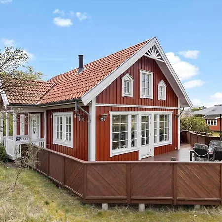3690-nexo-hovedgade-2 * Neksø